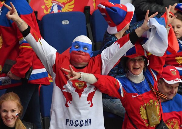 Болельщики сборной России в матче группового этапа чемпионата мира по хоккею между сборными командами России и Швейцарии
