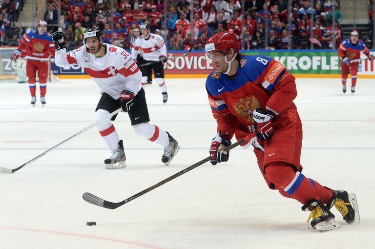 Игрок сборной России Александр Овечкин в матче группового этапа чемпионата мира по хоккею между сборными командами России и Швейцарии Игрок сборной России Александр Овечкин в матче группового этапа чемпионата мира по хоккею между сборными командами России и Швейцарии