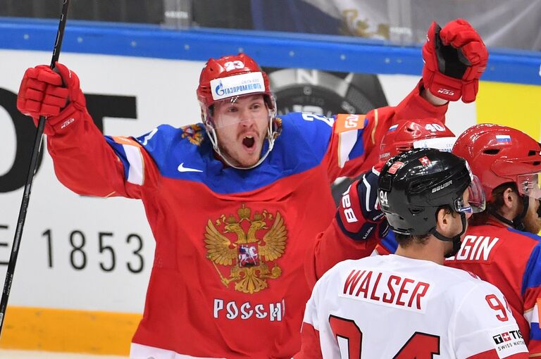 Игрок сборной России Роман Любимов в матче группового этапа чемпионата мира по хоккею между сборными командами России и Швейцарии Игрок сборной России Роман Любимов в матче группового этапа чемпионата мира по хоккею между сборными командами России и Швейцарии