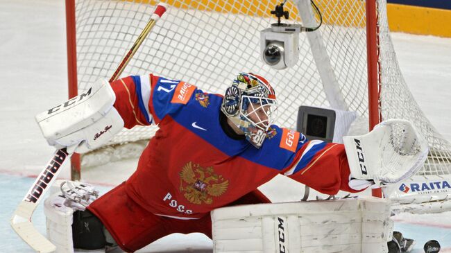 Вратарь сборной России Сергей Бобровский в матче группового этапа чемпионата мира по хоккею между сборными командами России и Швейцарии