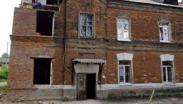Восстановительные работы жилого дома в ДНР. Архивное фото
