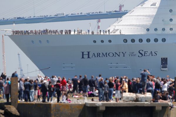 Самый большой круизный лайнер в мире — Harmony of the seas