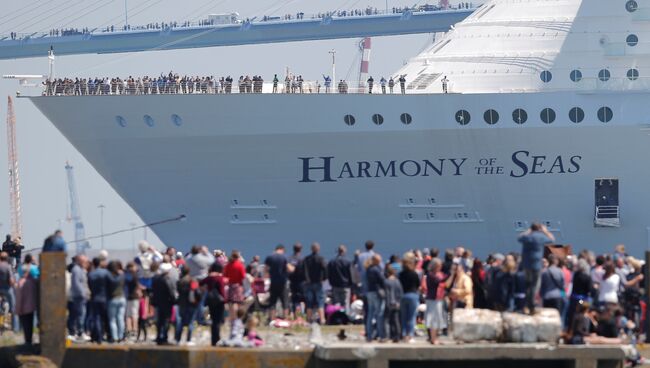 Самый большой круизный лайнер в мире - Harmony of the seas. Архивное фото