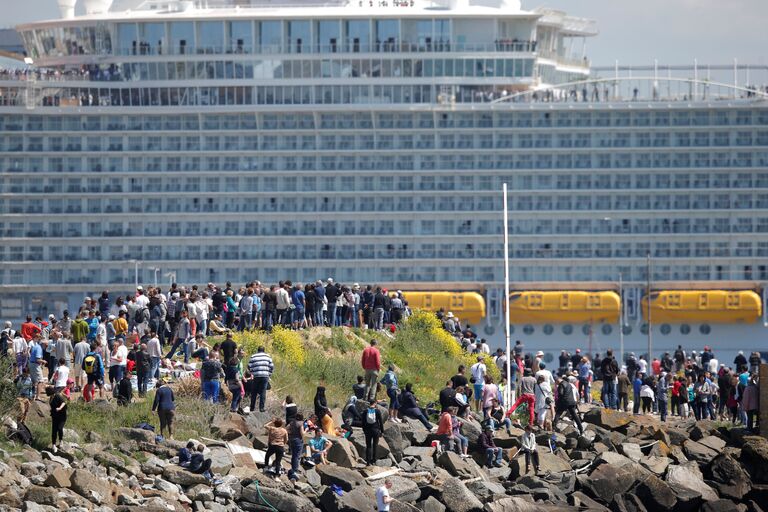 Самый большой круизный лайнер в мире — Harmony of the seas