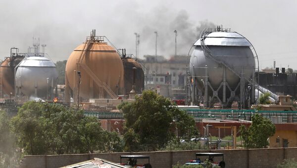 Газоперерабатывающий завод в районе Ат-Таджи к северу от Багдада, на который совершено нападение боевиками ИГ. Ирак, 15 мая 2016