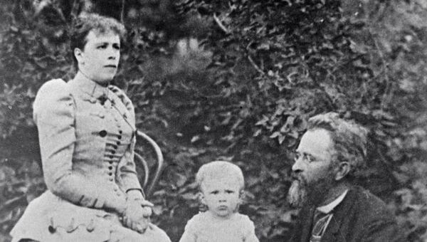 Сергей Прокофьев с отцом Сергеем и матерью Марией. 01.06.1893