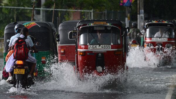 Наводнение в Коломбо из-за сильных дождей и оползней на Шри-Ланке. 16 мая 2016
