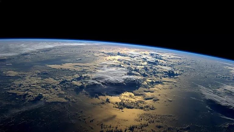 Фотография Земли, сделанная с борта МКС астронавтом NASA Рэдом Вейсманом Фотография Земли, сделанная с борта МКС астронавтом NASA Рэдом Вейсманом