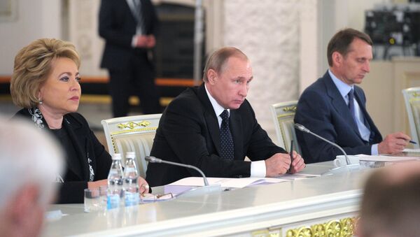 Президент России Владимир Путин перед заседанием Государственного совета РФ по развитию строительного комплекса и совершенствованию градостроительной сферы