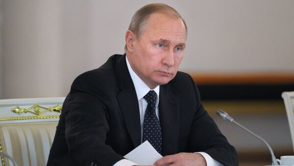 Президент России Владимир Путин на заседании Государственного совета РФ по развитию строительного комплекса и совершенствованию градостроительной сферы.