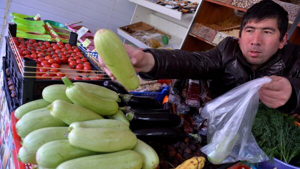 Продажа кабачков в одном из павильонов Фрукты-овощи в Казани