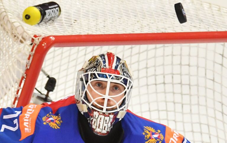 Вратарь сборной России Сергей Бобровский в матче группового этапа чемпионата мира по хоккею между сборными командами России и Швеции Вратарь сборной России Сергей Бобровский в матче группового этапа чемпионата мира по хоккею между сборными командами России и Швеции