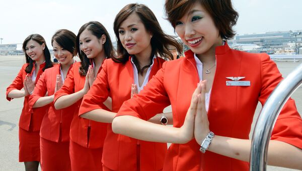 Бортпроводники авиакомпании Air Asia в аэропорту Нарита