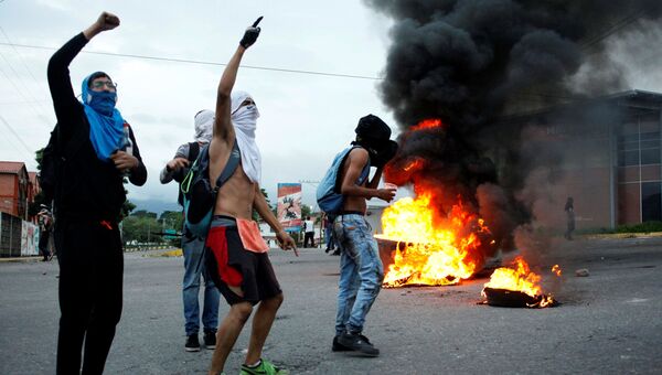 Беспорядки в Каракасе,  Венесуэла