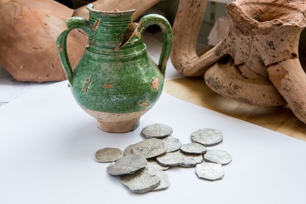 Монеты, найденные на месте будущей дороги, ведущей к Крымскому мосту