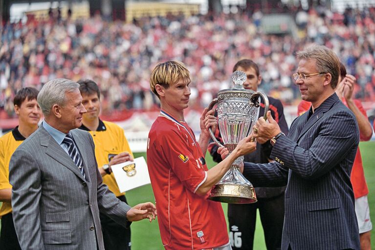 Церемония награждения московской команды Спартак - победителя Чемпионата России по футболу сезона 2002-2003 года