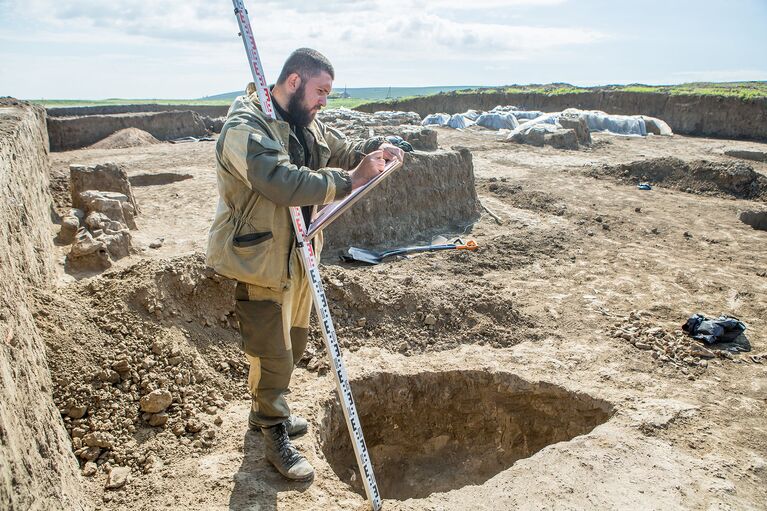 На месте будущей дороги, ведущей к Крымскому мосту