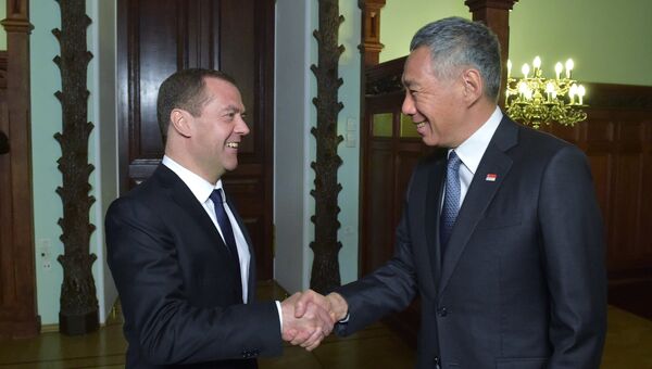Премьер-министр РФ Д. Медведев встретился с премьер-министром Сингапура Ли Сянь Луном. Архивное фото