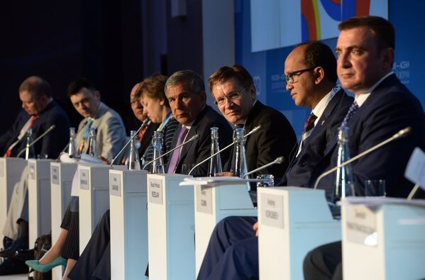 Участники панельной сессии К новому экономическому партнерству Россия — АСЕАН: необходимые инструменты, механизмы и драйверы роста в рамках Делового форума Россия — АСЕАН в Сочи