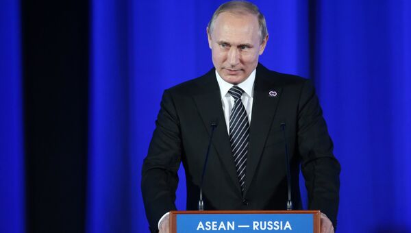 Президент Российской Федерации Владимир Путин на торжественном приеме от имени президента в честь глав делегаций - участников саммита Россия — АСЕАН