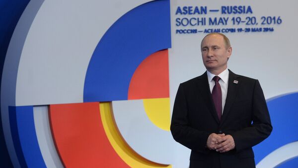 Президент Российской Федерации Владимир Путин на церемонии приветствия глав делегаций-участников саммита Россия — АСЕАН