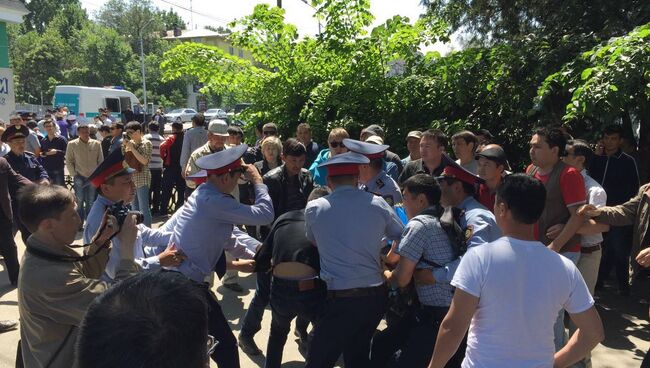 Задержания участников несанкционированного митинга в центре Алма-Аты