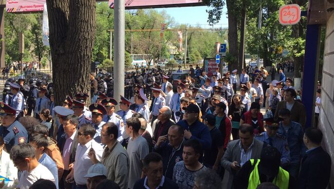 Полиция препятствует проведению несанкционированного митинга в Алма-Ате