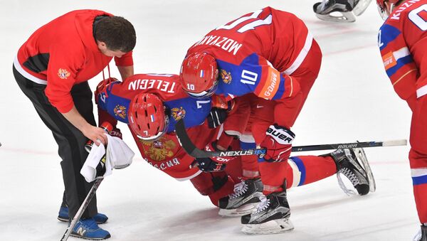 Игрок сборной России Иван Телегин, получивший травму в матче 1/2 плей-офф ЧМ по хоккею между сборными командами Финляндии и России