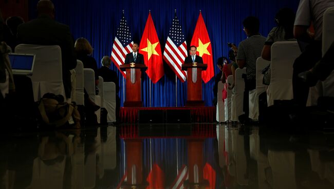 Президент США Барак Обама на совместной пресс-конференции с президентом Вьетнама Чан Дай Куангом в Ханое, Вьетнам. 23 мая 2016