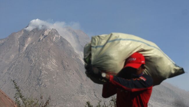 Последствия извержения вулкана Синабунг в Индонезии Последствия извержения вулкана Синабунг в Индонезии