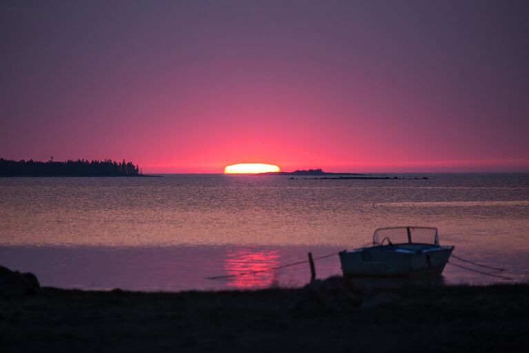 Восход на Белом море в Беломорском районе Республики Карелия