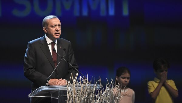 Президент Турции Тайип Эрдоган выступает на первом Всемирном гуманитарном саммите в Стамбуле, Турция. 23 мая 2016