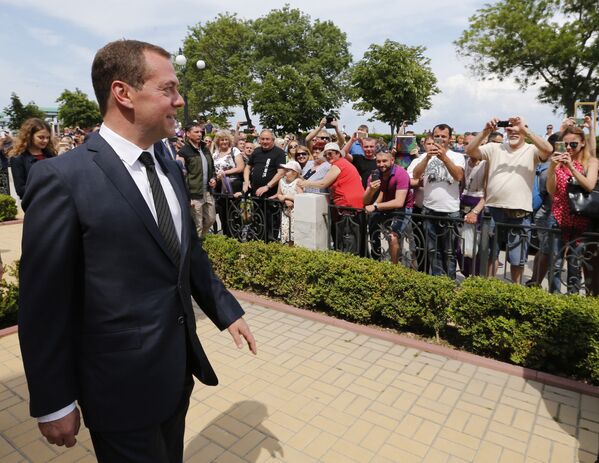 Председатель правительства РФ Дмитрий Медведев во время рабочей поездки в Крымский федеральный округ