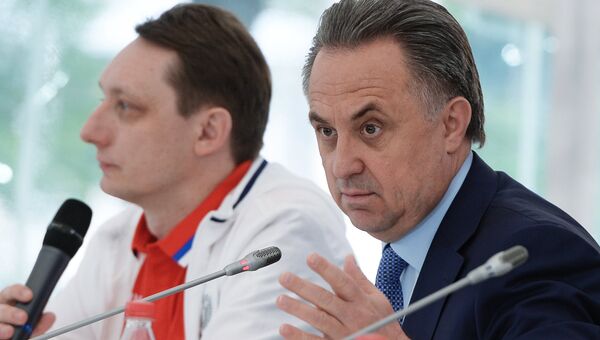 Министр спорта РФ Виталий Мутко на пресс-конференции перед вылетом на Чемпионат Европы по футболу 2016