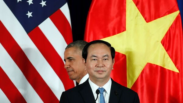 Президент США Барак Обама и президент Вьетнама Чан Дай Куанг во время пресс-конференции в президентском дворце в Ханое