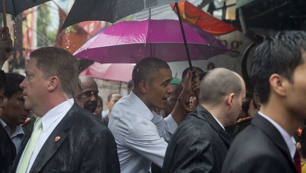 Президент США Барак Обама на улице Ханоя, Вьетнам