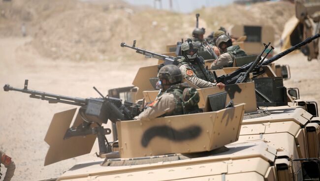 Военная техника армии Ирака в окрестностях города Эль-Фаллуджа, Ирак. 23 мая 2016
