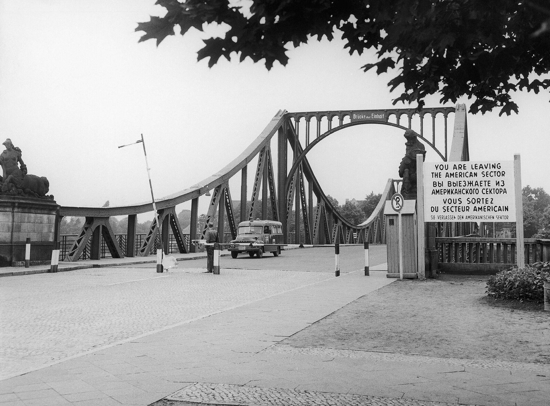 Глиникский мост или Мост Единства, именно здесь советского разведчика Рудольфа Абеля обменяли на американского пилота U2 Фрэнсиса Гэри Пауэрса - РИА Новости, 1920, 08.02.2021