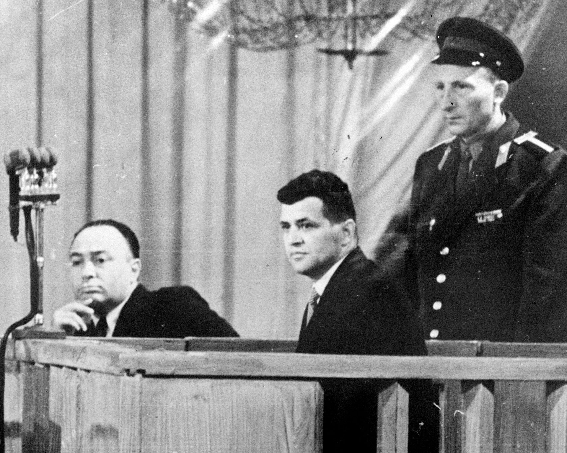 Американский пилот Фрэнсис Гэри Пауэрс во время суда в московском Колонном зале - РИА Новости, 1920, 08.02.2021