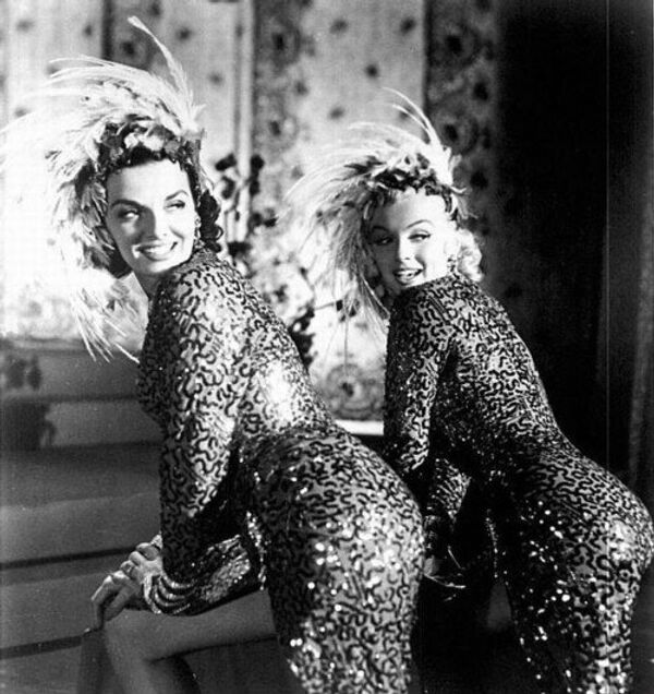 Кадр из фильма Джентльмены предпочитают блондинок. 1953 год