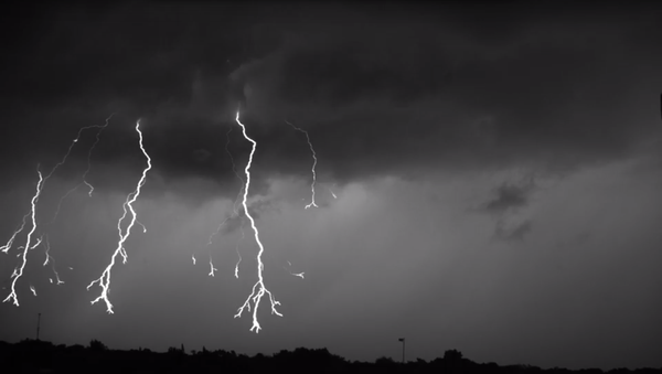 Ученые сняли на видео то, как возникает молния во время грозы