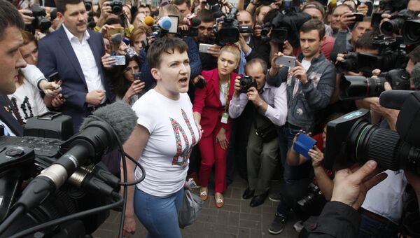 Надежда Савченко в аэропорту Борисполя, Киев, Украина. 25 мая 2016