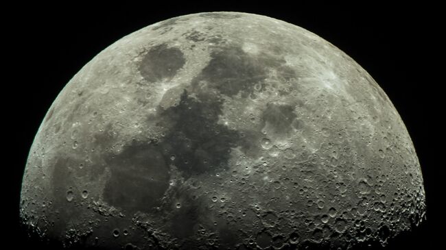Луна, наблюдаемая из города Адлер