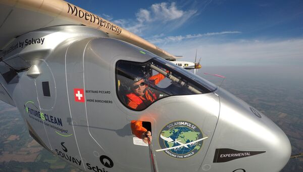 Solar Impulse 2 приземлился у Нью-Йорка в рамках кругосветного путешествия
