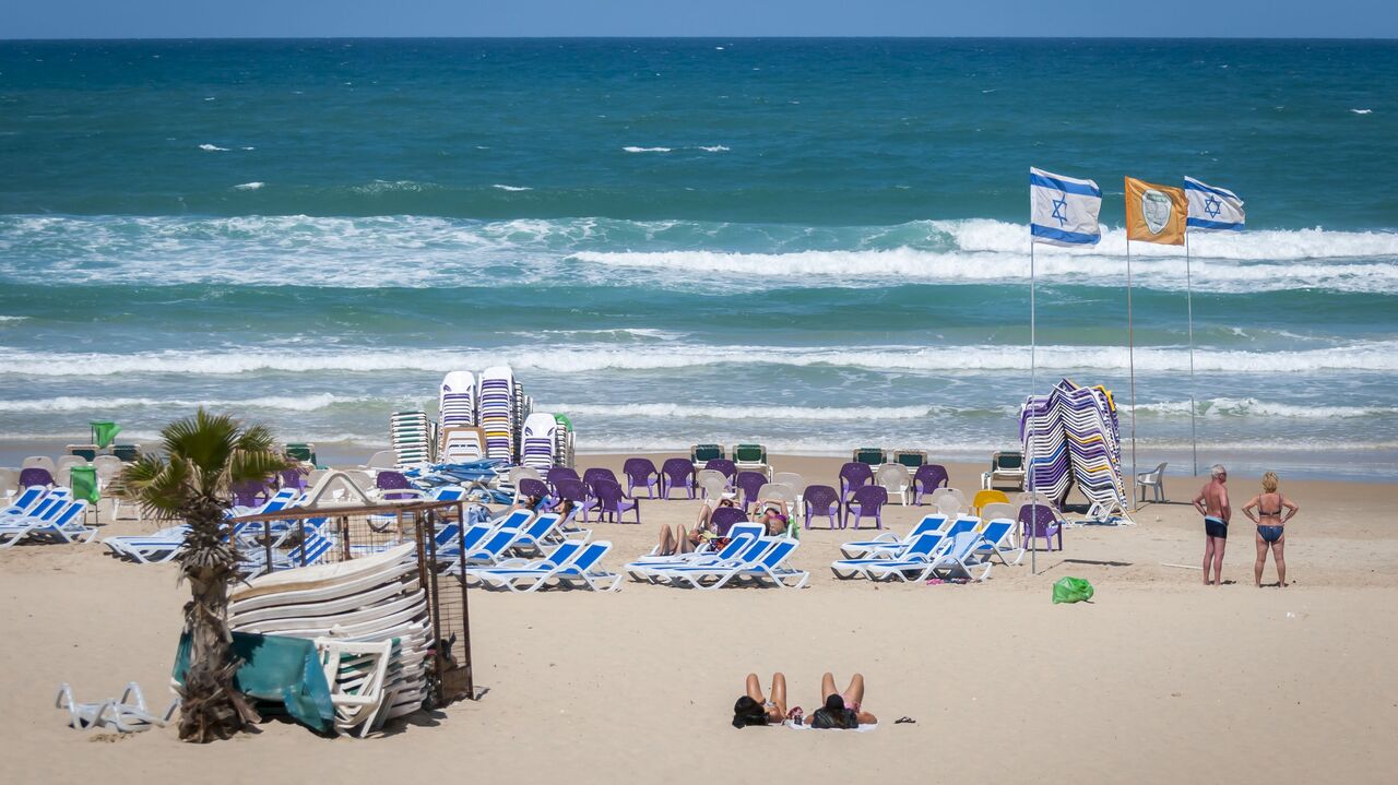 на пляже израиля