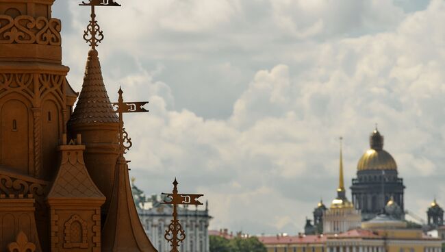 У Петропавловской крепости в Санкт-Петербурге. Архивное фото