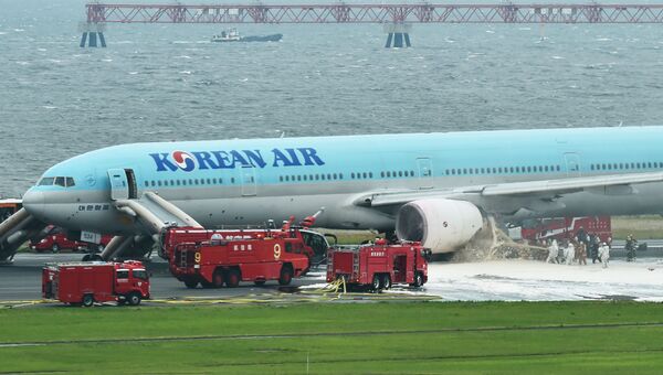 Boeing 777 авиакомпании Korean Air в токийском аэропорту Ханэда. 27 мая 2016