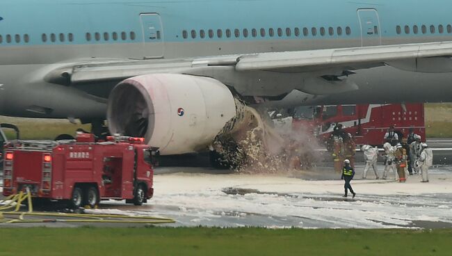 Boeing 777 авиакомпании Korean Air в токийском аэропорту Ханэда. 27 мая 2016