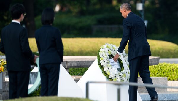 Президент США Барак Обама у мемориала жертвам атомной бомбардировки в Хиросиме, Япония. 27 мая 2016