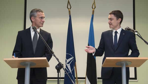 Премьер-министр Эстонии Таави Рыйвас и генсек НАТО Йенс Столтенберг. Архивное фото